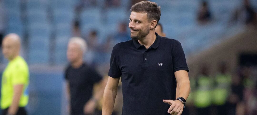 Empresário de Martín Anselmi rejeita acordo e exige multa integral do Botafogo - Imagem do artigo original