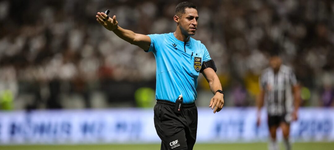 Árbitro diz ter precisado de escolta policial após ser hostilizado por funcionários do Corinthians - Imagem do artigo original
