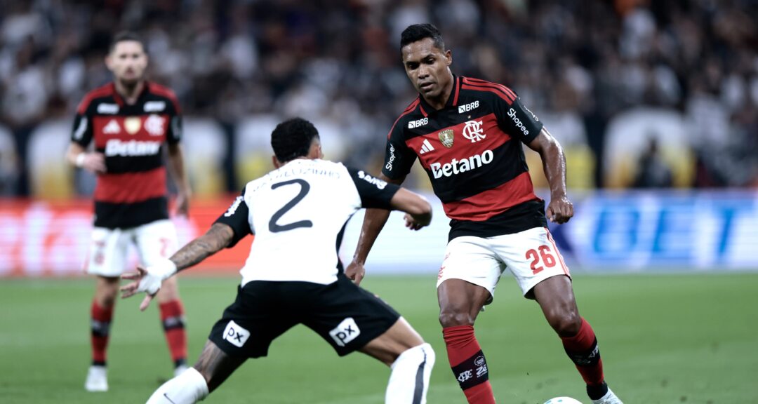 Flamengo adota cautela e não acelera renovação de Alex Sandro, com vínculo até 2026 - Imagem do artigo original