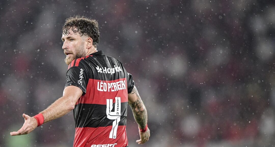 Léo Pereira credita a David Luiz evolução nas cobranças de falta - Imagem do artigo original
