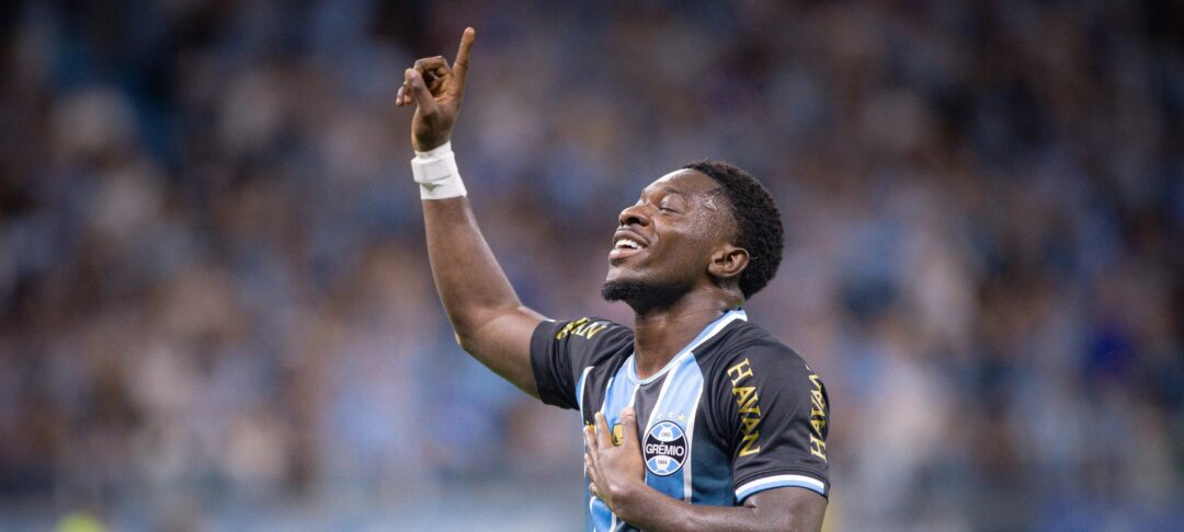 Impasse contratual ameaça permanência de Francis Amuzu no Grêmio - Imagem do artigo original