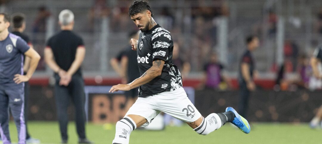 Botafogo perde Alexander Barboza por suspensão e enfrenta Mirassol sem zagueiro titular - Imagem do artigo original