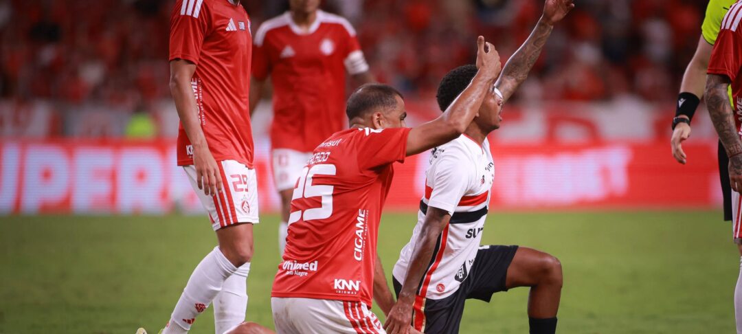 Internacional informa que exames confirmam boa condição de Bruno Tabata após choque de cabeça - Imagem do artigo original