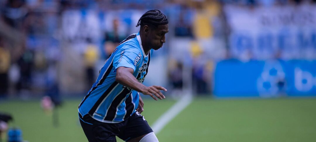 Luís Castro atribui atuação abaixo de Tetê a problema familiar e defende atacante - Imagem do artigo original