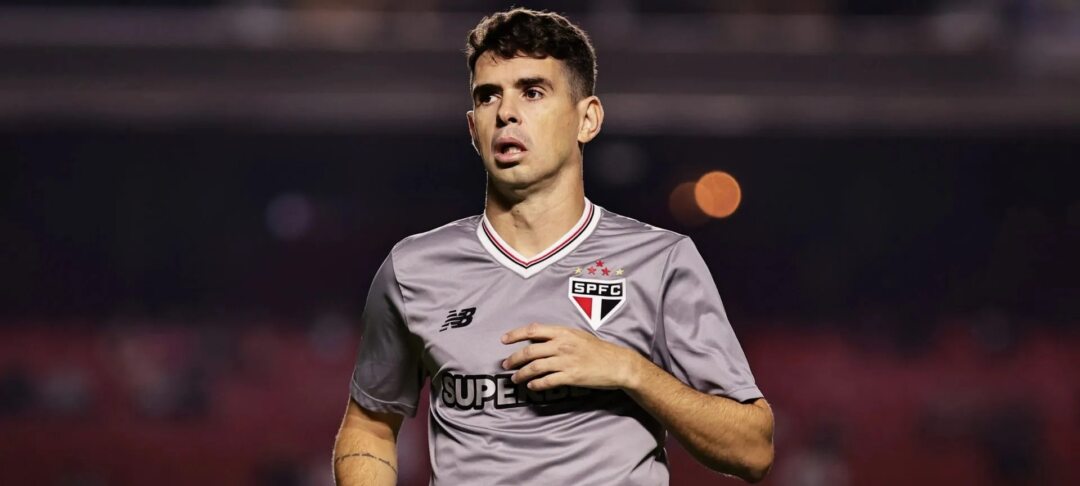 Oscar explica saída do São Paulo, confirma aposentadoria e recebe homenagem no CT - Imagem do artigo original