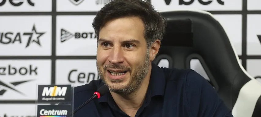 Árbitro registra abordagem desrespeitosa de dirigente do Botafogo em clássico contra o Vasco - Imagem do artigo original