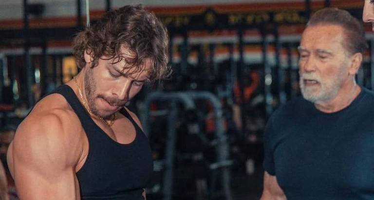 Filho de Arnold Schwarzenegger conquista título nos EUA e obtém carteira profissional no fisiculturismo - Imagem do artigo original