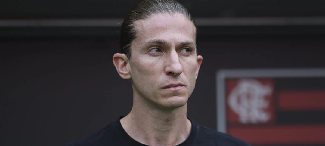 Filipe Luís viaja à Europa um mês após deixar o Flamengo e adia novo trabalho como técnico - Imagem do artigo original