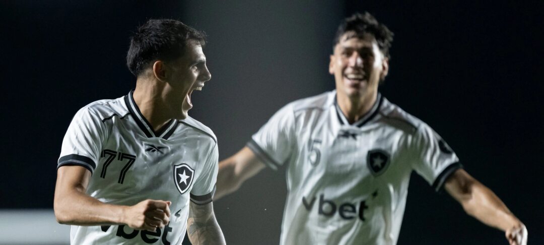 Em apresentação, Caio Roque se emociona e relata trajetória até chegar ao Botafogo - Imagem do artigo original