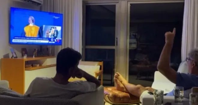 Foto de Carol Portaluppi expõe Renato Gaúcho em casa enquanto Vasco empata na Argentina - Imagem do artigo original