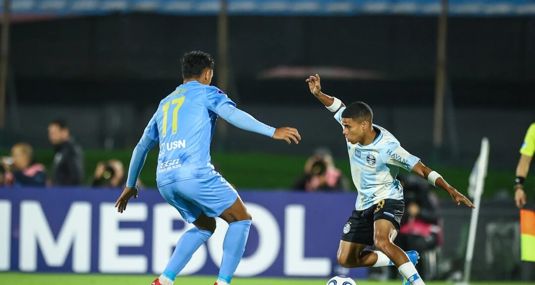 Arbitragem controversa marca empate entre Torque e Grêmio na Sul-Americana - Imagem do artigo original