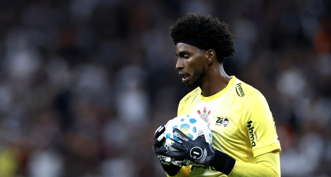 Diniz se irrita na estreia pelo Corinthians durante jogo contra o Platense - Imagem do artigo original