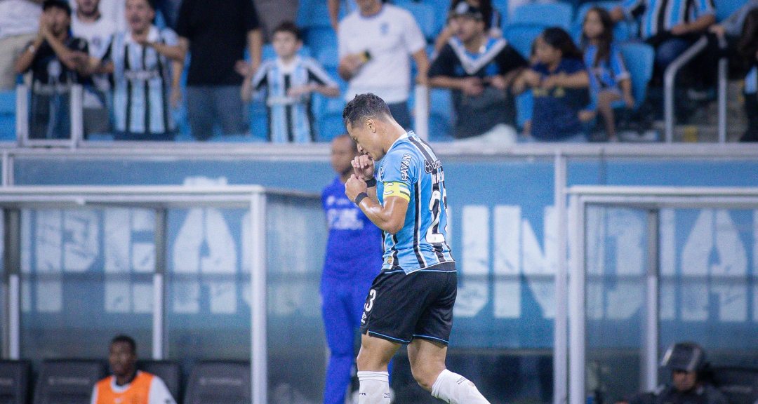 Em recuperação, Marlon já caminha sem muletas e anima departamento médico do Grêmio - Imagem do artigo original