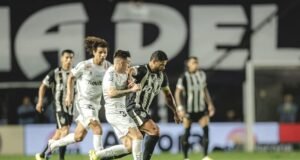 Eduardo Domínguez aponta erros na saída de bola e pede reação do Atlético após revés na Vila - Imagem do artigo original