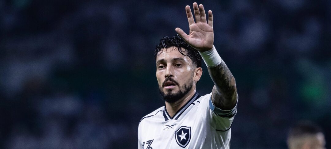 Incógnita sobre Alex Telles leva Botafogo a cogitar mudanças para duelo com Coritiba - Imagem do artigo original
