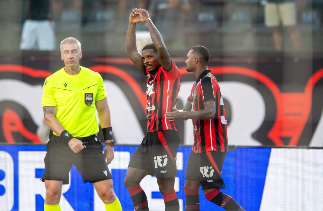 Vitória avalia pagar multa para escalar Cacá contra o Corinthians - Imagem do artigo original