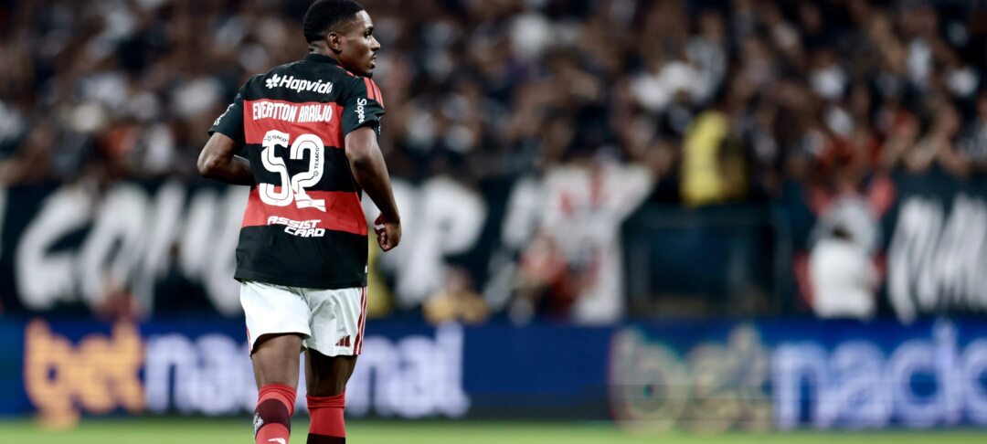 Leonardo Jardim exalta Evertton Araújo e aponta projeção europeia para volante do Flamengo - Imagem do artigo original