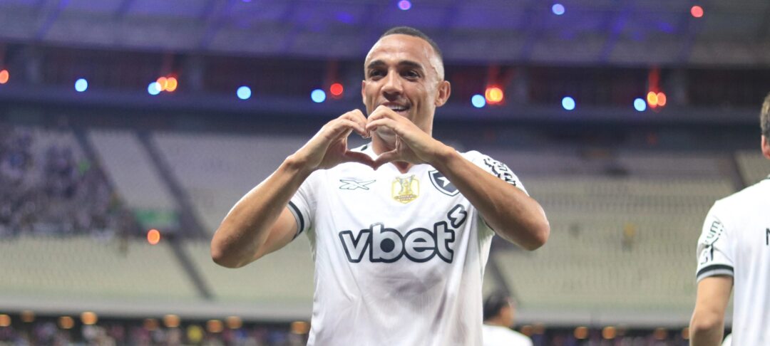 Correa volta a treinar e reforça Botafogo antes do duelo com o Racing - Imagem do artigo original