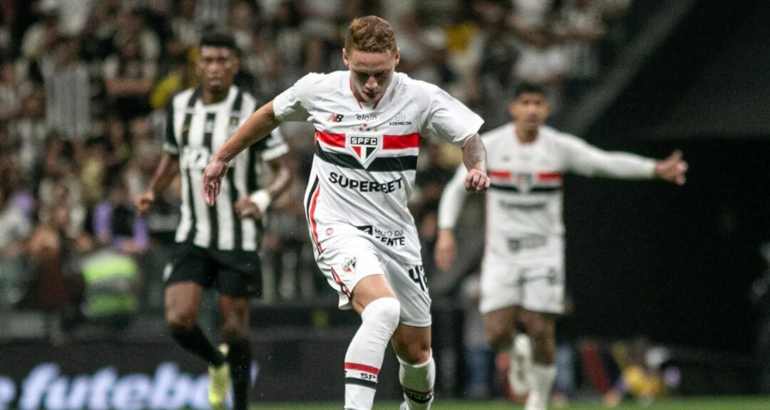 Roger Machado assume responsabilidade por ausência de Maik e diz que decisão pode mudar - Imagem do artigo original