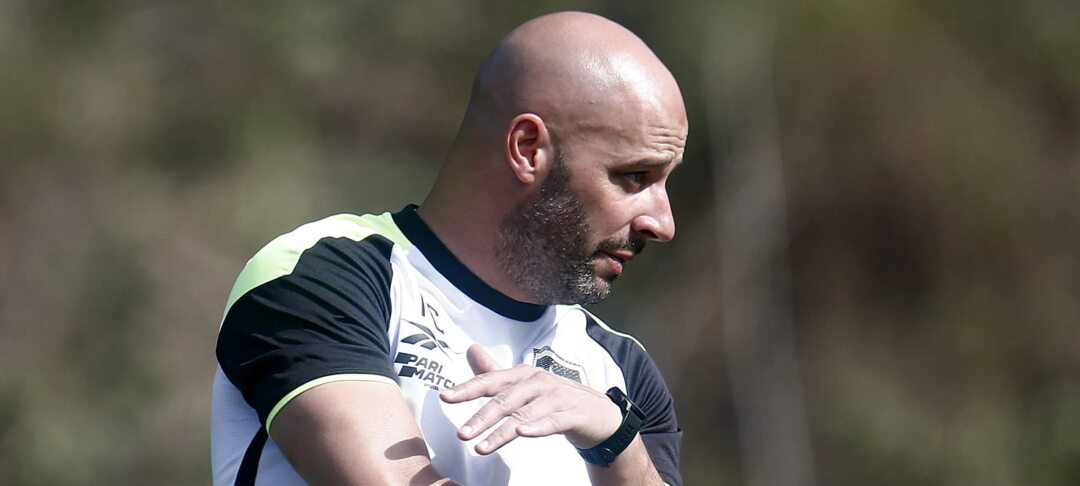 Arthur Cabral assume artilharia e celebra fase no Botafogo após vitória sobre o Racing - Imagem do artigo original