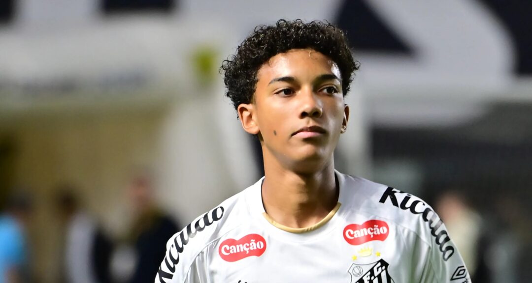 Santos inicia negociação para renovar contrato do goleiro João Pedro após acertos com Robinho Júnior e Gustavinho - Imagem do artigo original