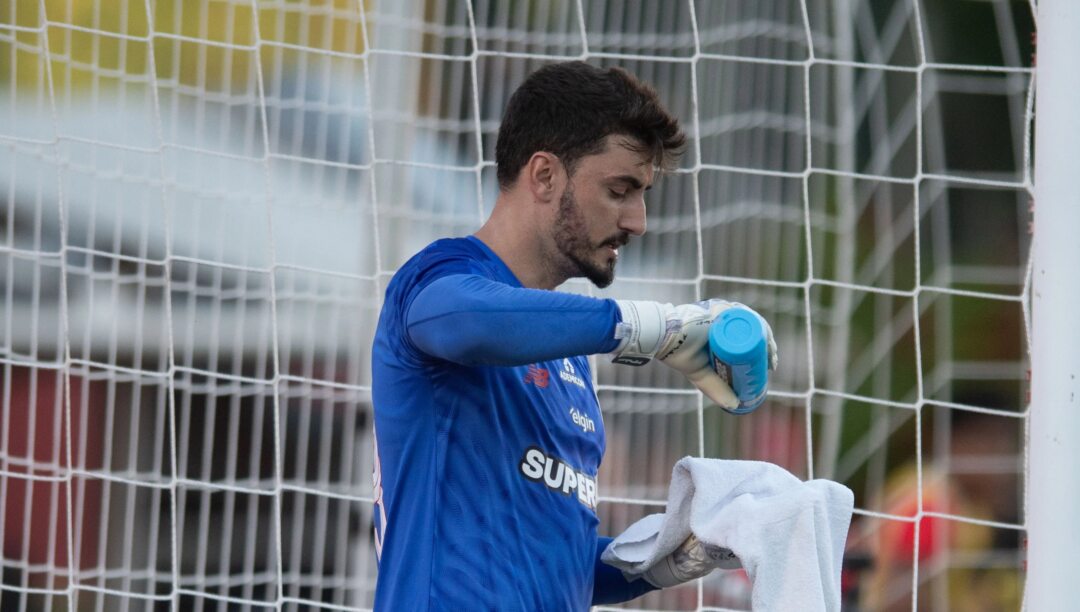 Torcida do São Paulo critica Rafael por pênalti não defendido em derrota para o Vasco - Imagem do artigo original