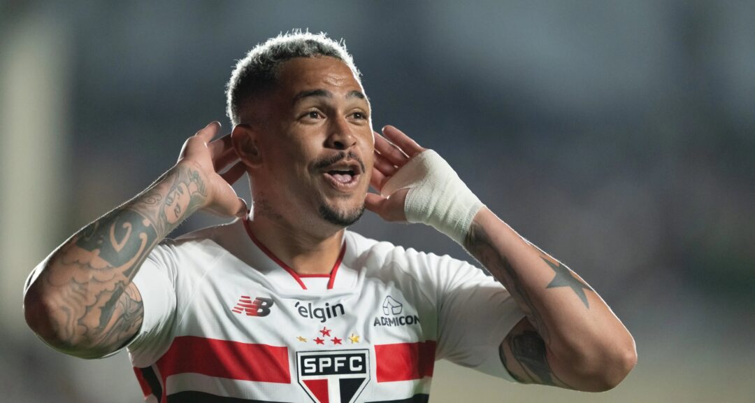 Vasco reage no fim e derrota São Paulo em São Januário - Imagem do artigo original