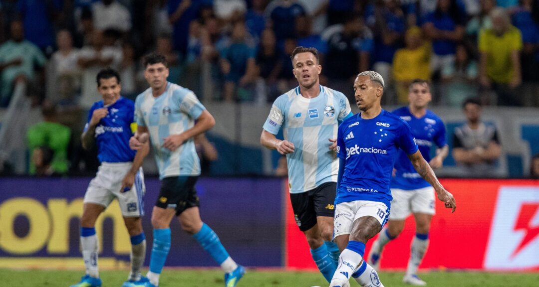 Luis Castro critica atuação do Grêmio e pede mudança de rota após derrota para o Cruzeiro - Imagem do artigo original