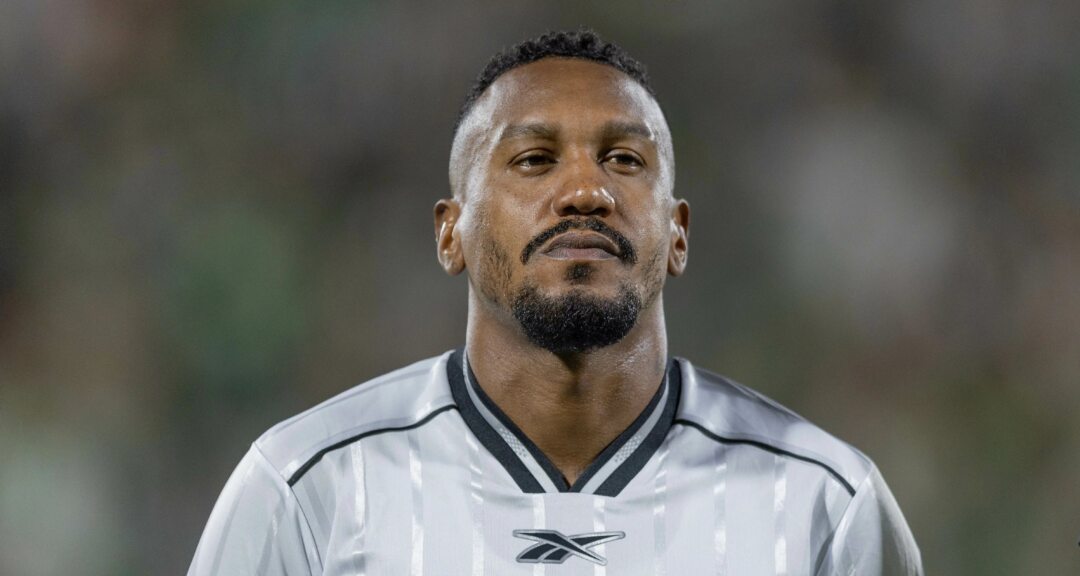 Edenílson marca duas vezes, Botafogo atropela Chapecoense e sobe na tabela do Brasileiro - Imagem do artigo original