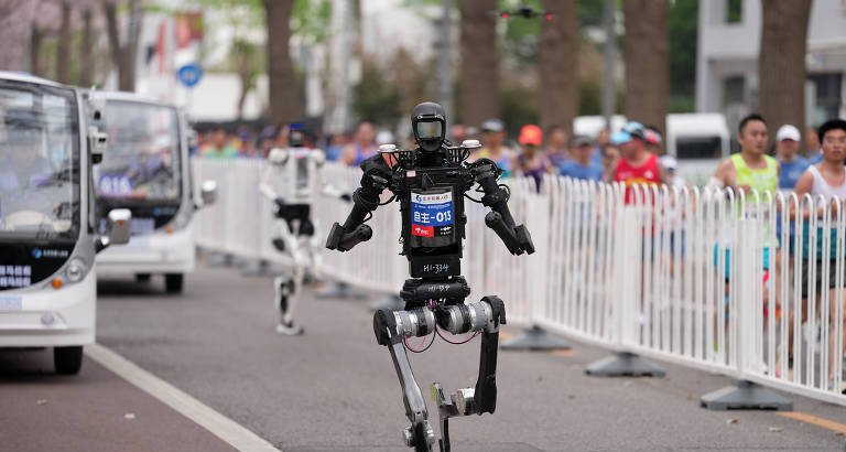 Robôs humanoides batem recorde e deixam atletas para trás em meia-maratona de Pequim - Imagem do artigo original
