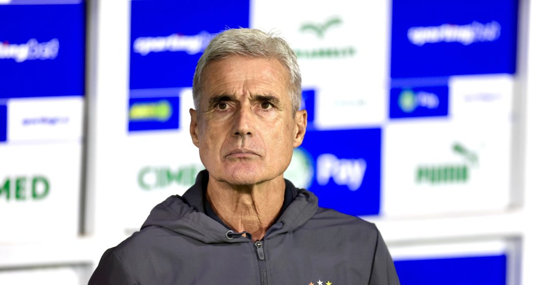 Direção do Grêmio mantém Luís Castro no comando e aposta em uso da base até 2026 - Imagem do artigo original