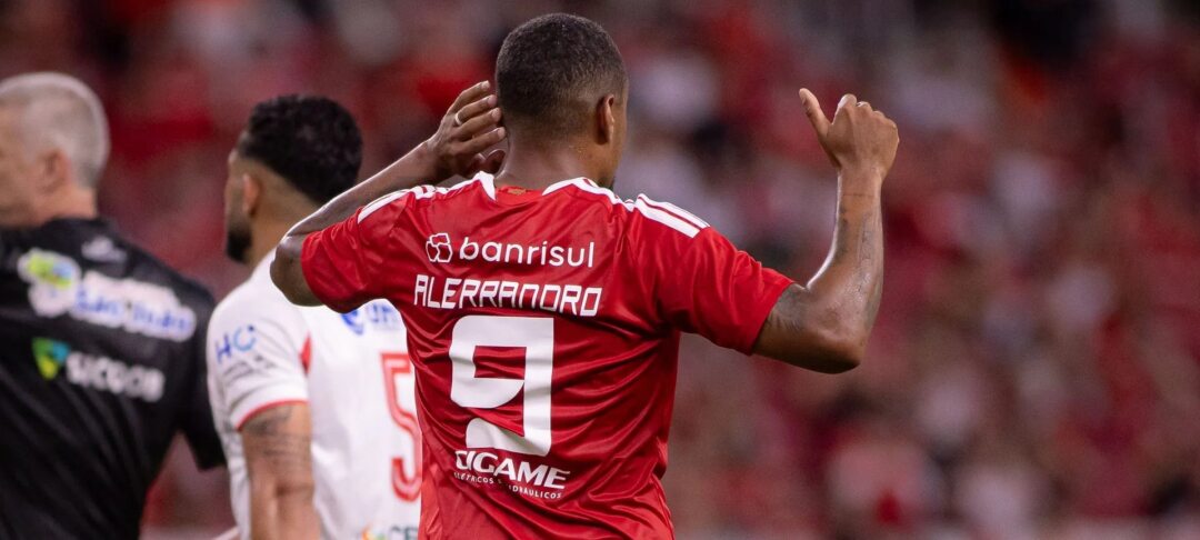 Internacional estuda usar Alerrandro para reforçar jogo aéreo após derrota para o Mirassol - Imagem do artigo original