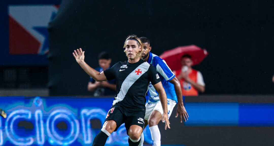 Gols de Spinelli reforçam briga por titularidade no Vasco - Imagem do artigo original