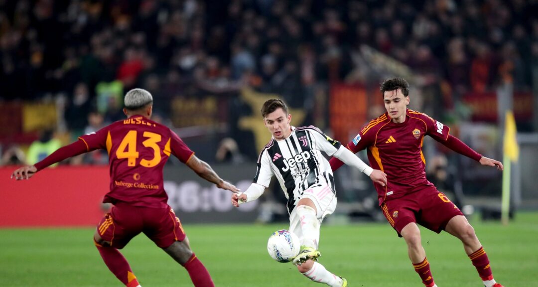 Wesley marca em goleada da Roma sobre a Fiorentina e Flamengo acompanha evolução do lateral - Imagem do artigo original