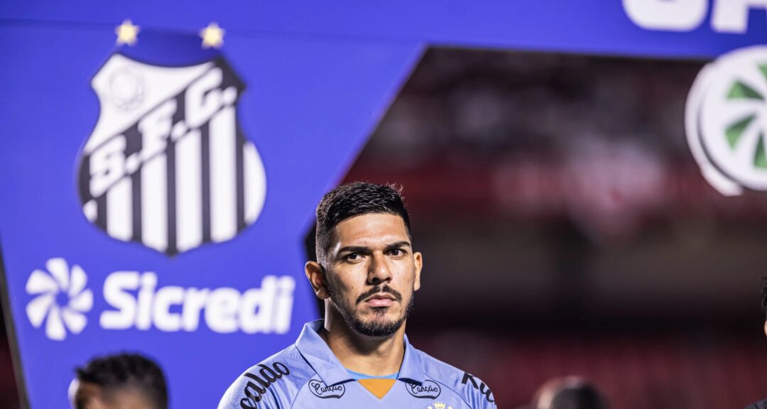 Santos indica que não contará com João Paulo e Bahia estuda prorrogar empréstimo; Corinthians corre contra o tempo por goleiro - Imagem do artigo original