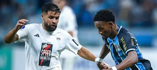 Grêmio age após protesto de torcedores em Buenos Aires e tenta conter pressão antes de duelo na Sul-Americana - Imagem do artigo original