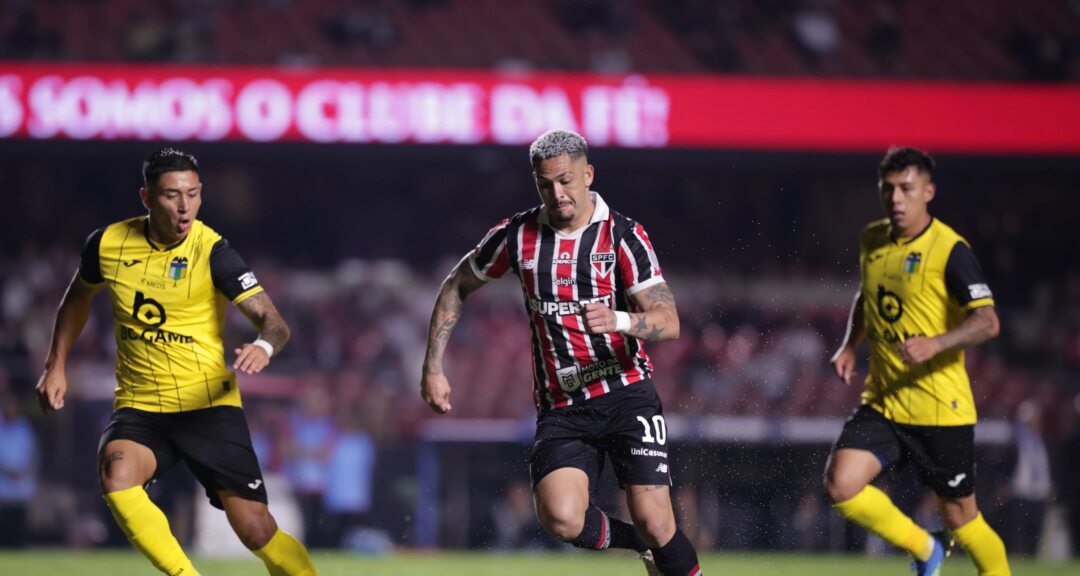 Problema em avião obriga São Paulo a adiar viagem ao Chile para duelo com O’Higgins - Imagem do artigo original