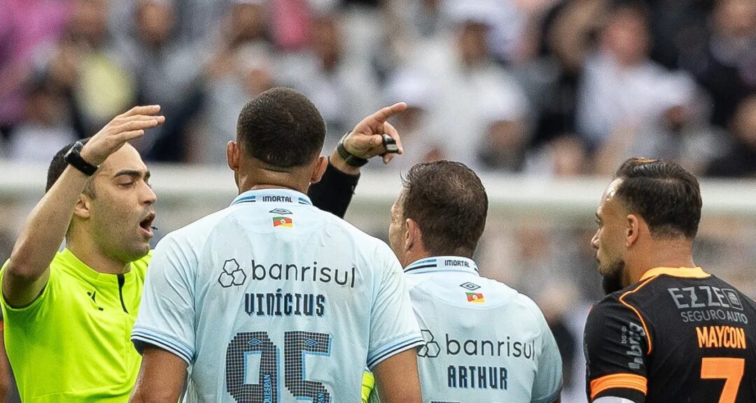 CBF define Davi Lacerda para apitar Grêmio x Flamengo; árbitro já dirigiu 18 jogos de gaúchos em 14 meses - Imagem do artigo original