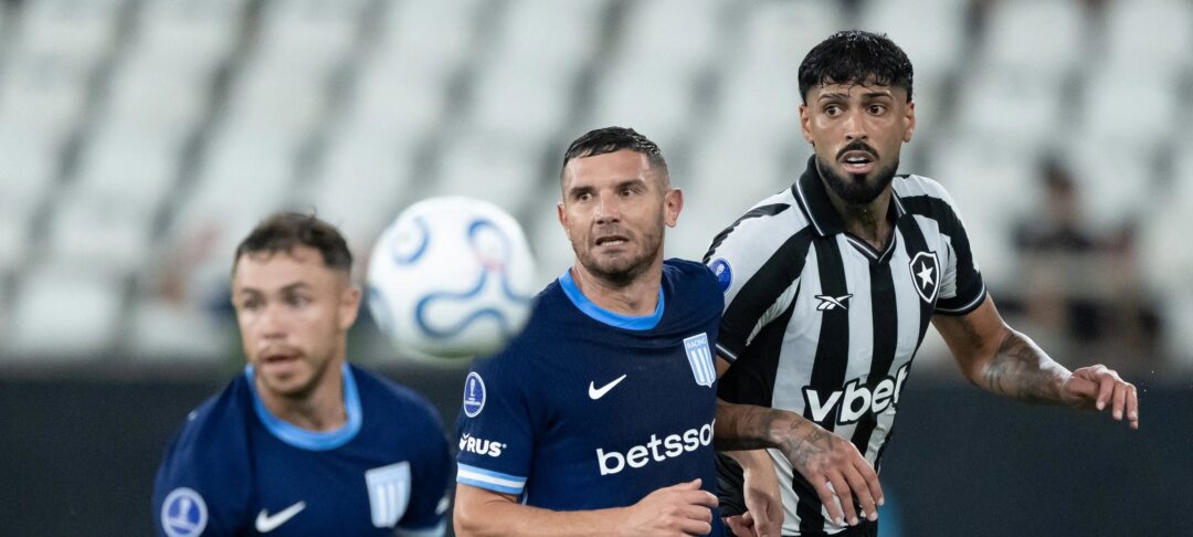 Após derrota, técnico do Racing critica gramado sintético do Nilton Santos e pressiona Conmebol - Imagem do artigo original