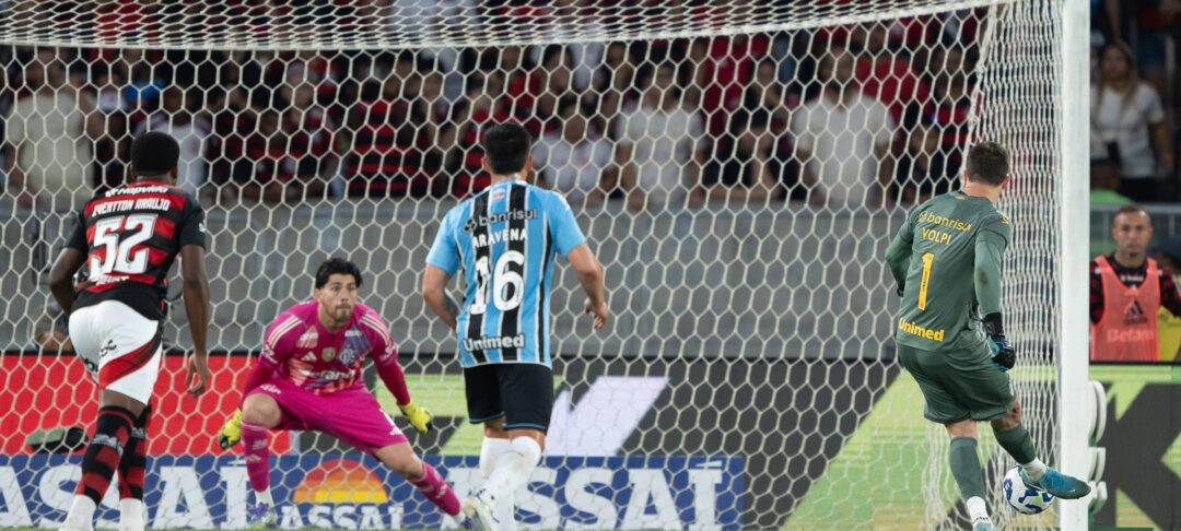 Flamengo visita Grêmio em Porto Alegre após empate dramático marcado por gol de Tiago Volpi - Imagem do artigo original