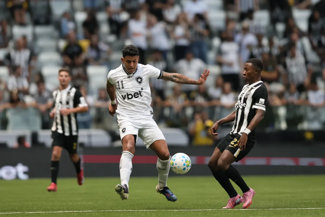 Empate no apagar das luzes: Botafogo arranca ponto da pressão do Atlético-MG na Arena MRV - Imagem do artigo original