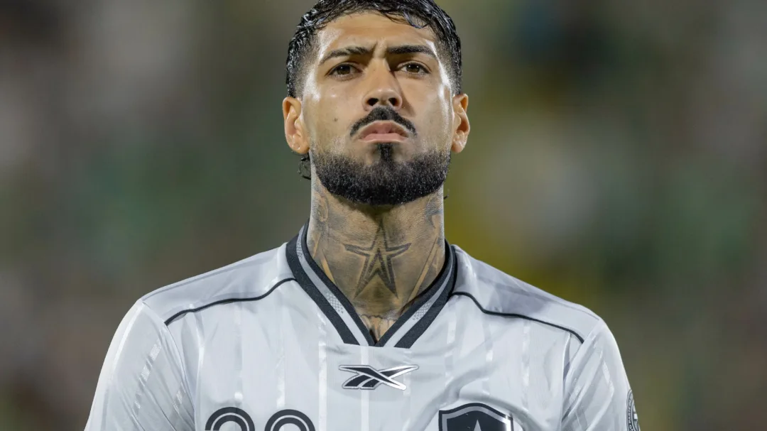 Venda de Barboza ao Palmeiras obriga Botafogo a buscar zagueiro assim que transferban cair - Imagem do artigo original