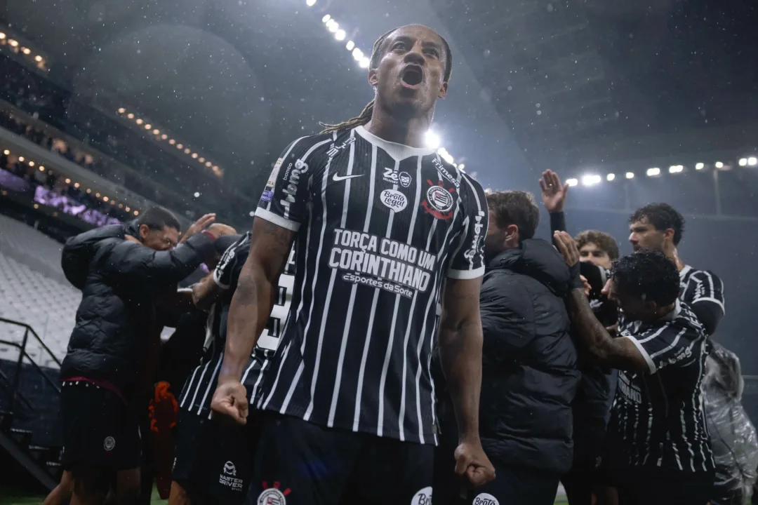Carrillo acerta 98% dos passes, dá assistência e lidera triunfo corintiano no Majestoso - Imagem do artigo original