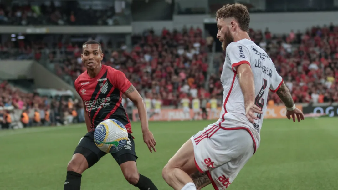 Athletico-PR recebe o Flamengo em duelo direto pelo topo do Brasileirão - Imagem do artigo original