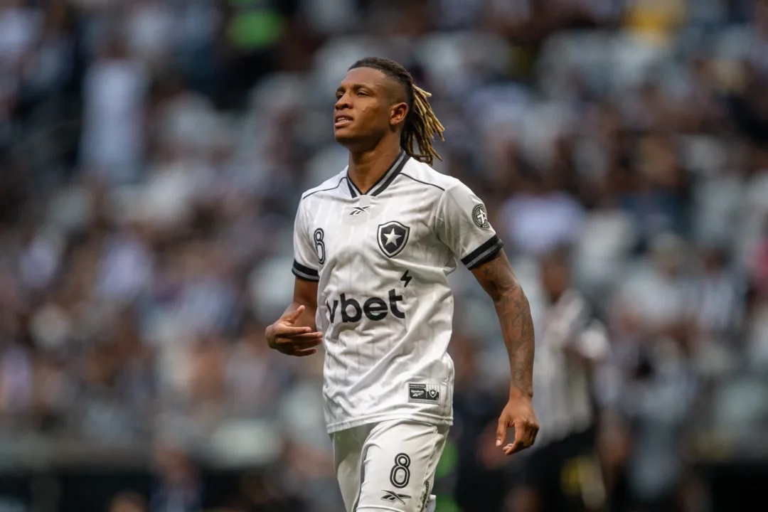Sob os holofotes: Danilo faz jogo decisivo pelo Botafogo antes da lista final da Copa - Imagem do artigo original