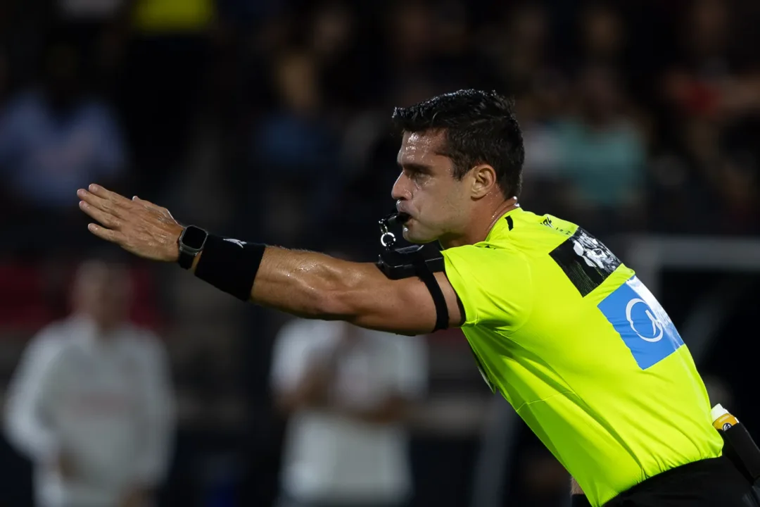 Árbitro paraense estreia em jogos do Grêmio no confronto de pressão contra o Bahia - Imagem do artigo original