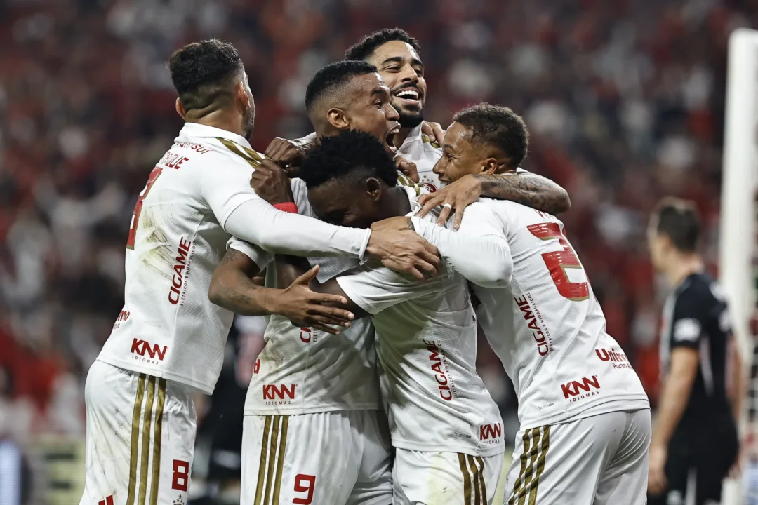 Entrosamento de Matheus Bahia e Bernabei impulsiona goleada do Inter sobre o Vasco - Imagem do artigo original