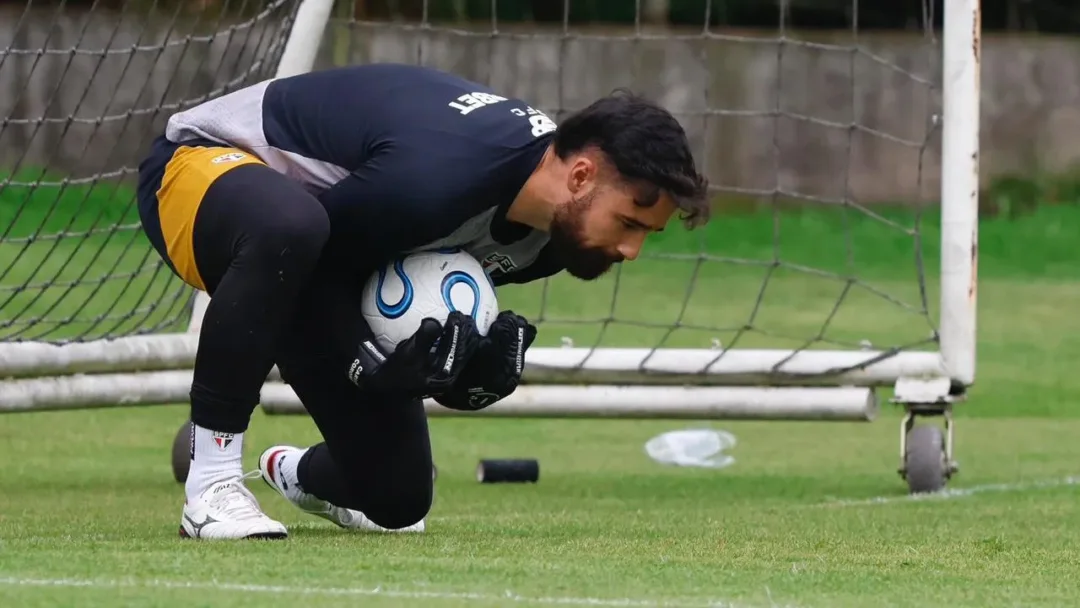Carlos Coronel aproveita chances no São Paulo e mantém sonho de jogar a Copa pelo Paraguai - Imagem do artigo original