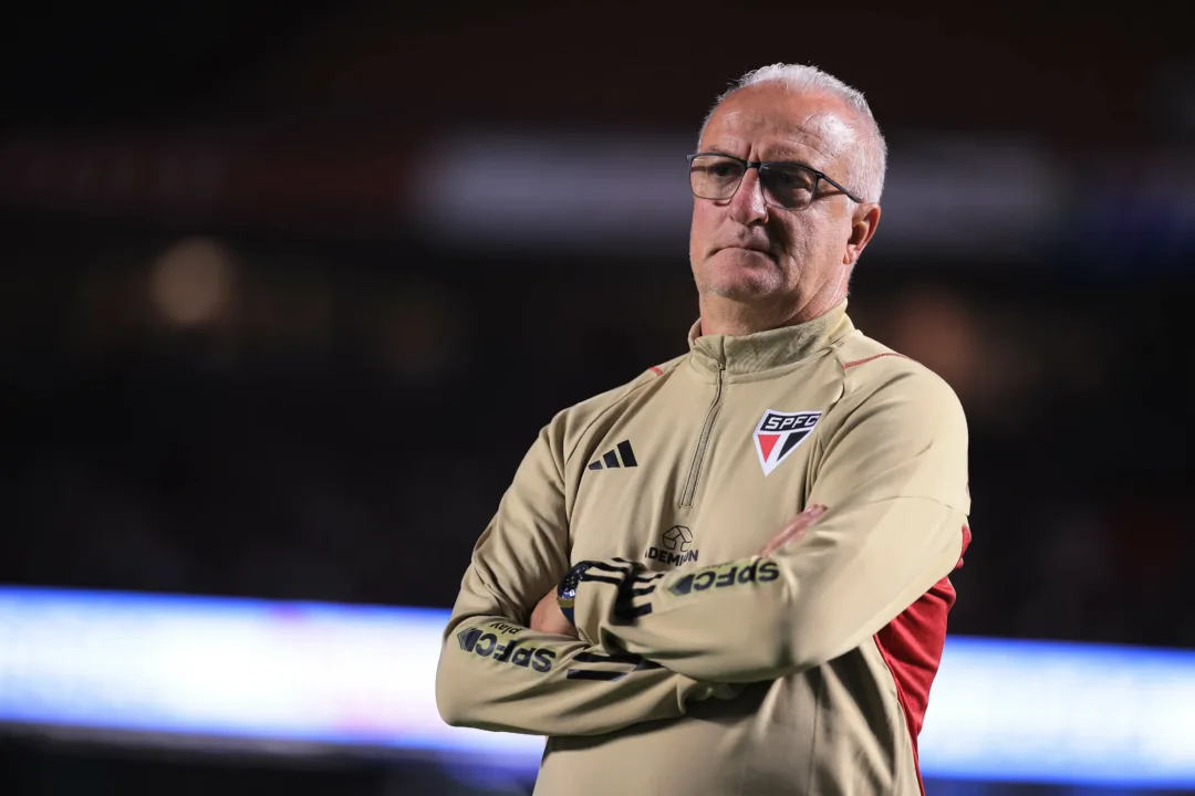 Torcida acolhe volta de Dorival Júnior; técnico inicia 3ª passagem no São Paulo diante do Millonarios - Imagem do artigo original