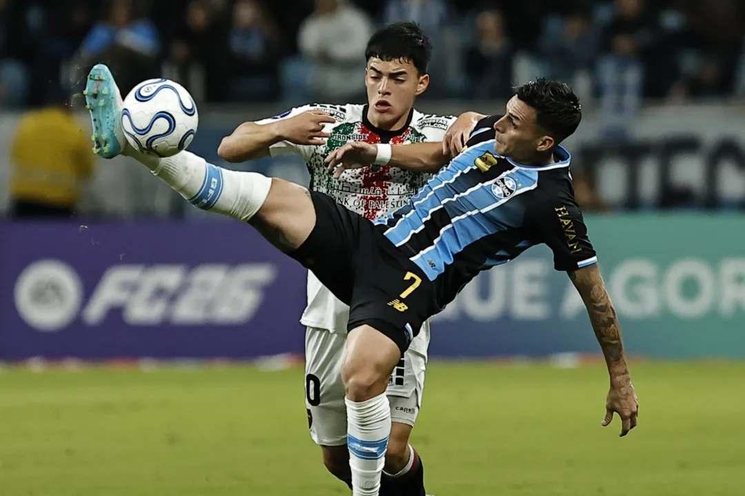 Grêmio controla o Palestino, vence por 2 a 0 e consolida boa fase na Sul-Americana - Imagem do artigo original